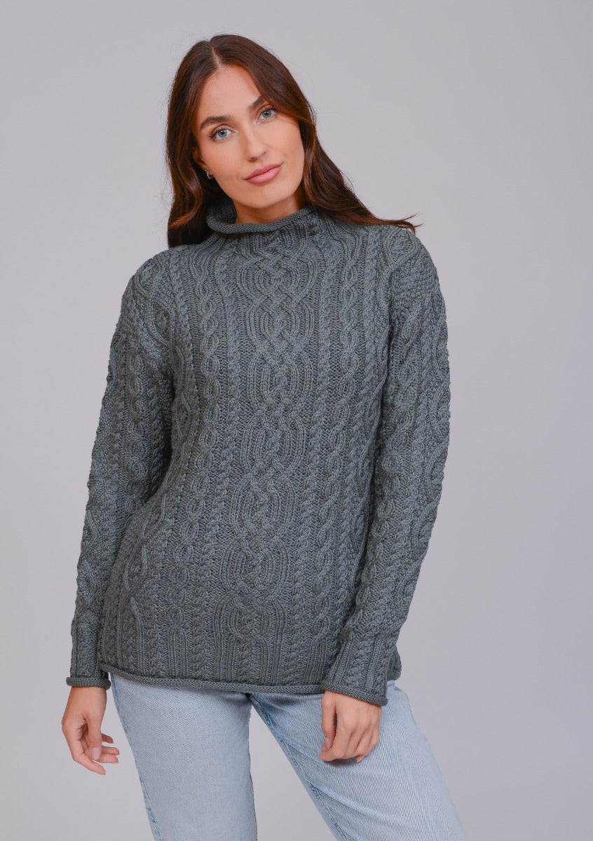 Model wearing thundra-coloured Aran sweater