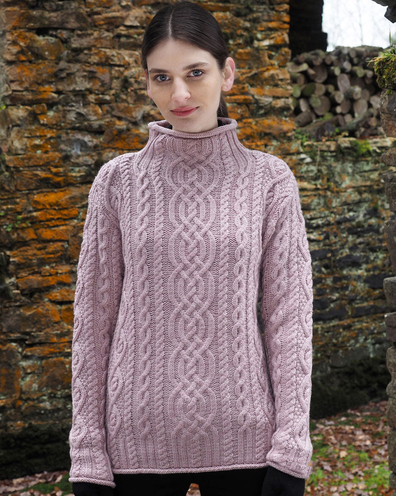 Model wearing a supersoft Aran sweater in dusty pink