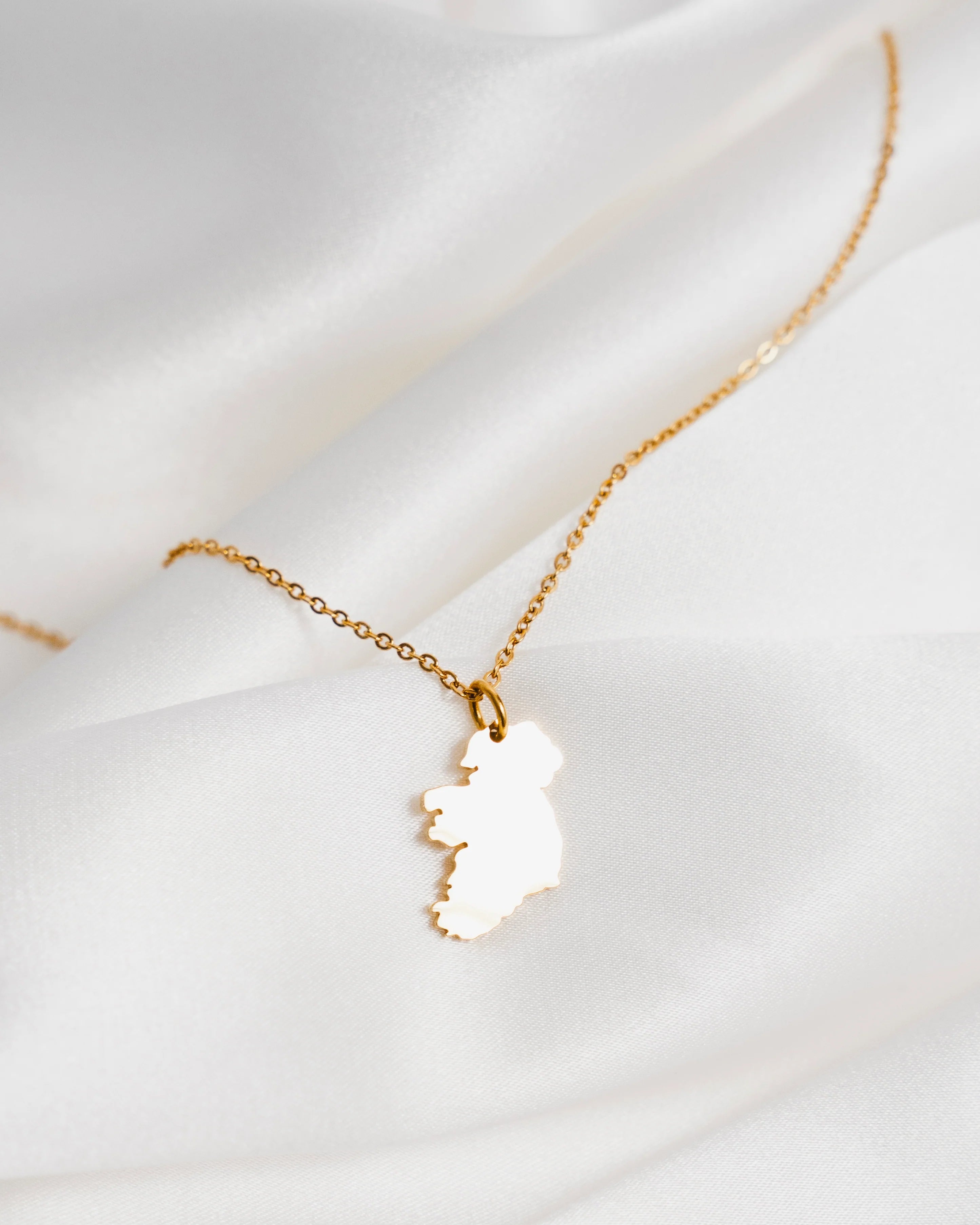 Fíor Jewellery Ireland Map Necklace