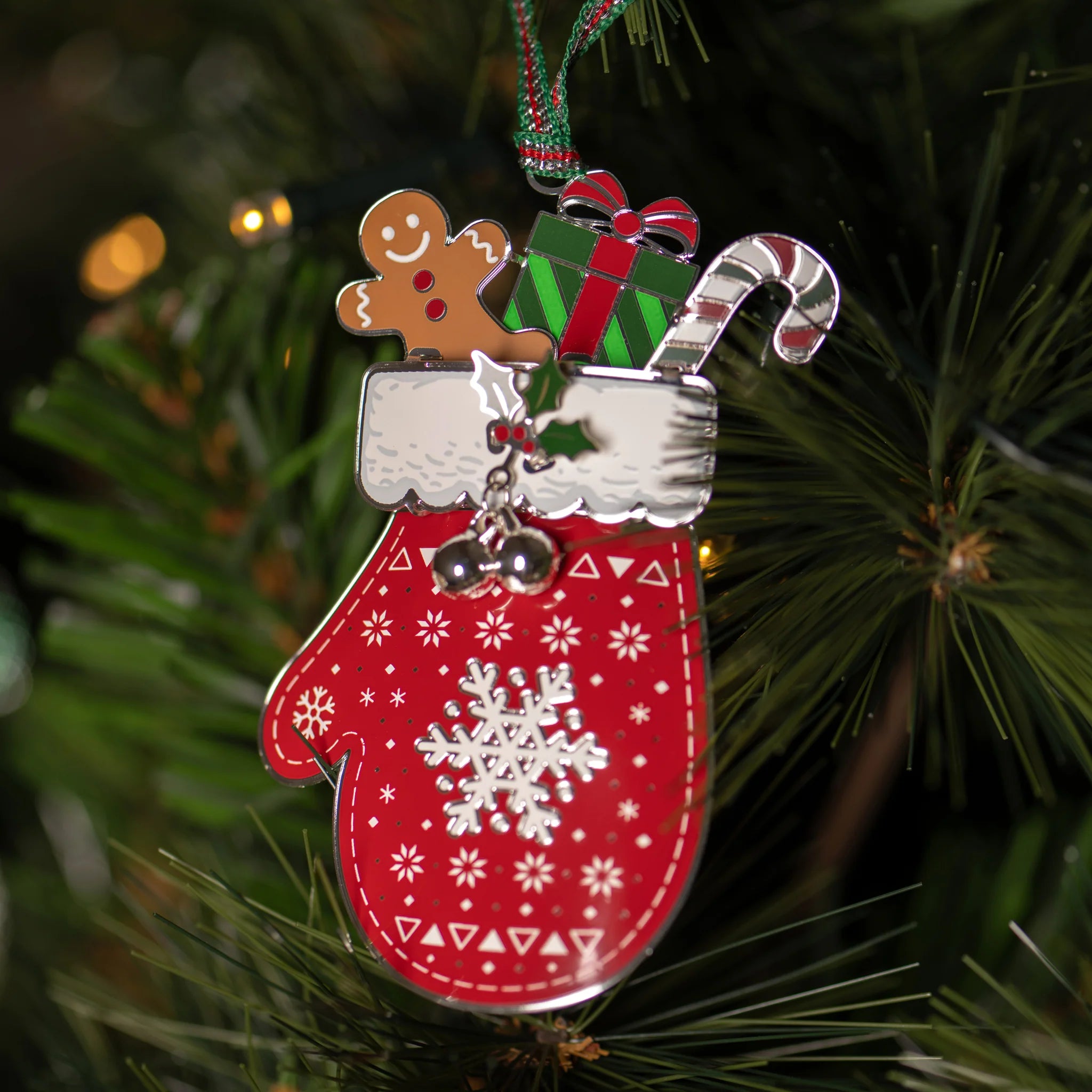 Newbridge Silverware | Snow Mitten Christmas decoration
