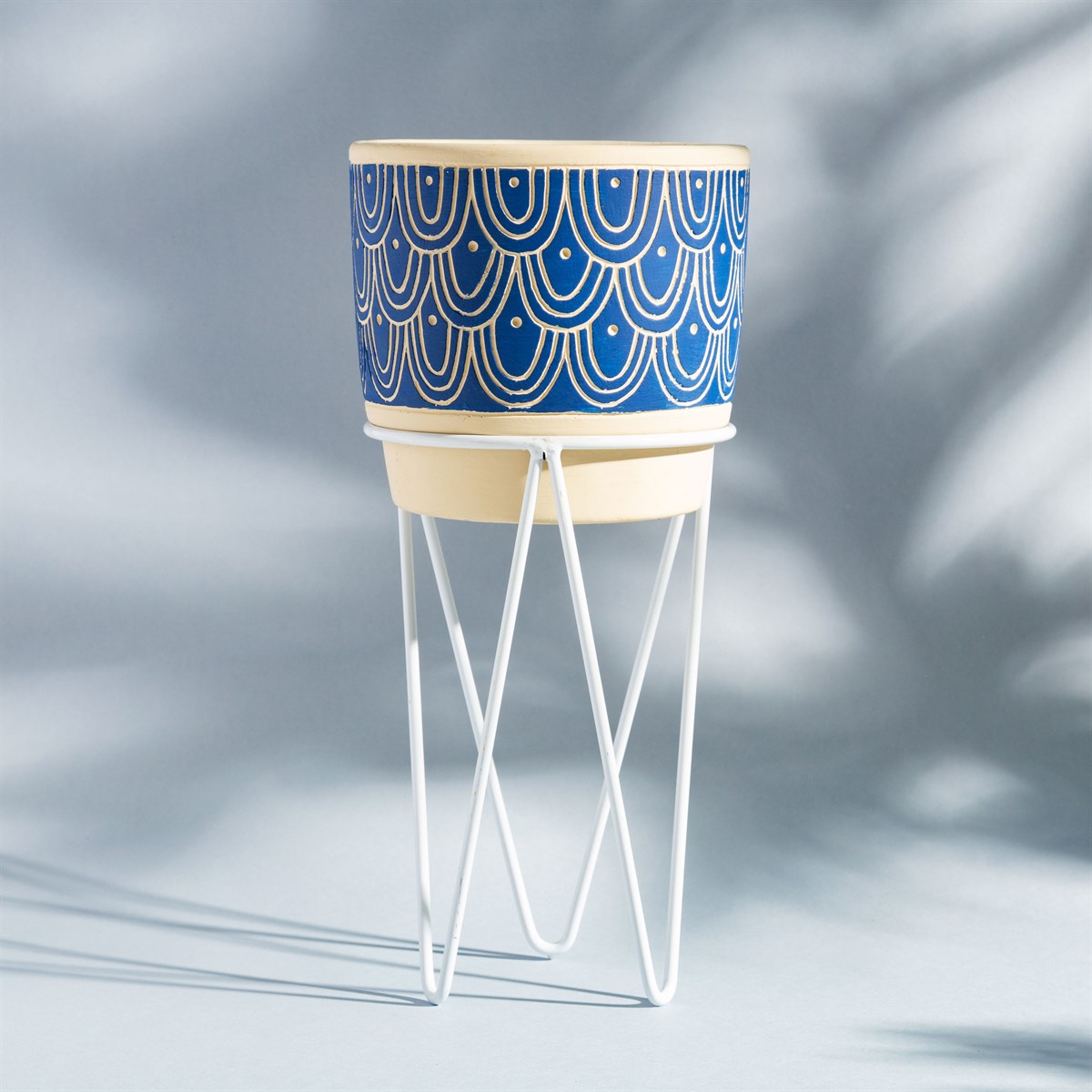 Sass And Belle | Blue Wave Planter With Wire Stand